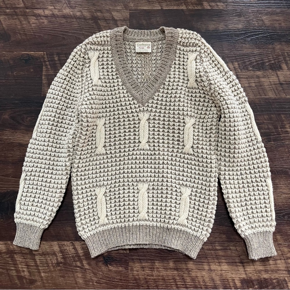 Gaeltarra Aran women? Knitted tan chunky fisherman V neck sweater Ireland 38 S